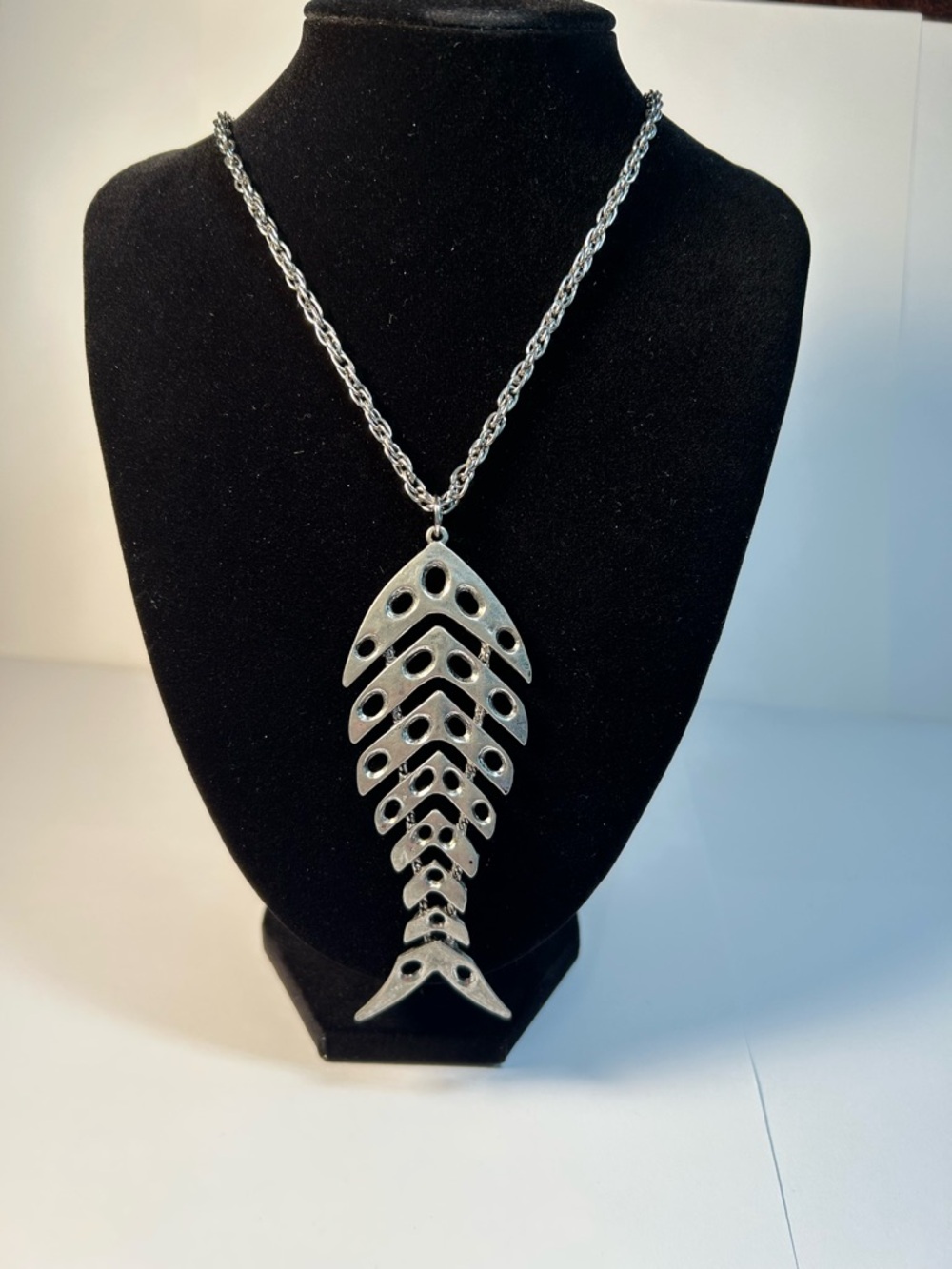 Arthur Pepper Articulated Fishbone Pendant Necklace Fisk 4.5” Chain 28”